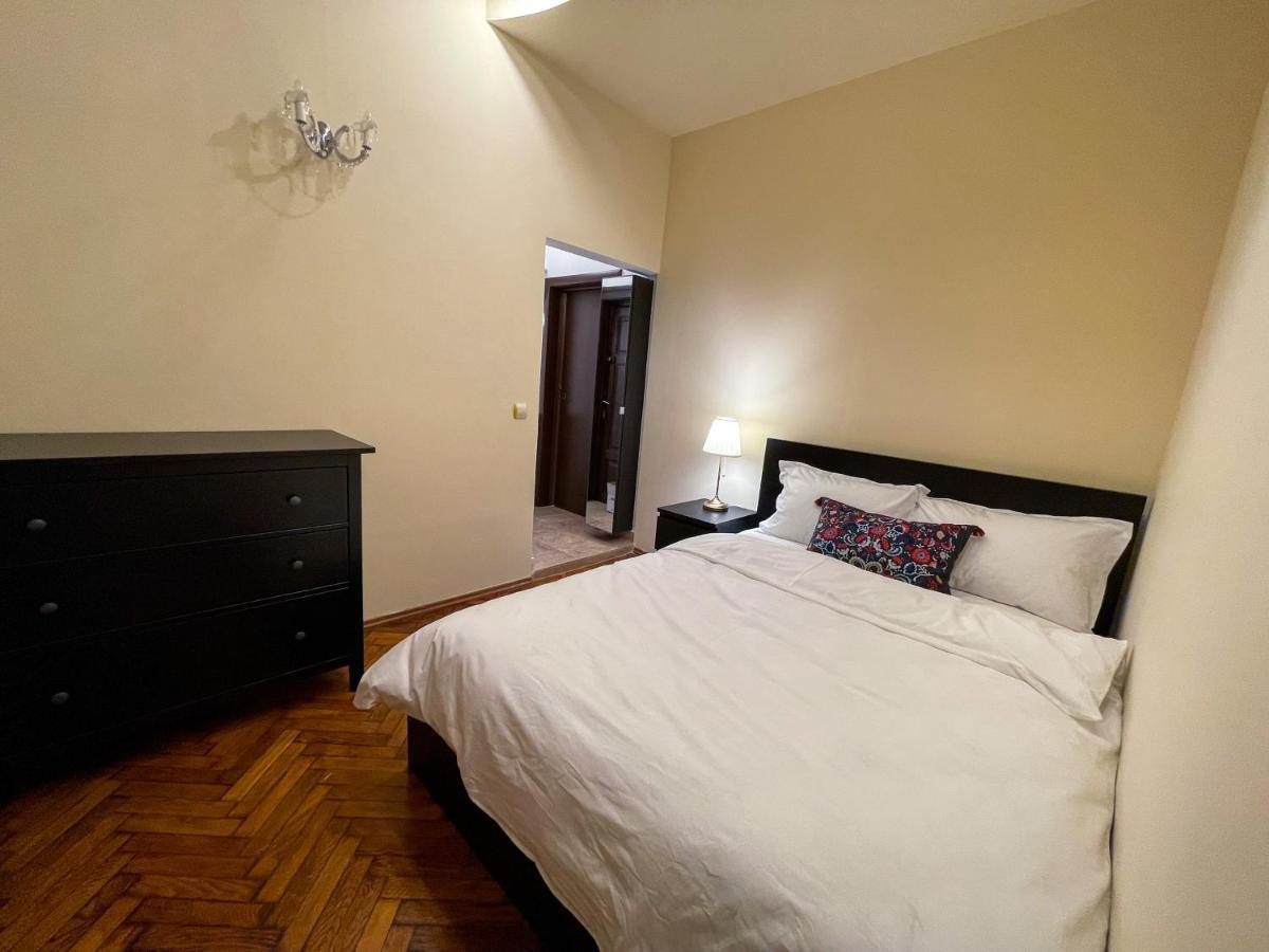 Central Apartment W/ Fire Place - Ground Floor Bukareszt Zewnętrze zdjęcie